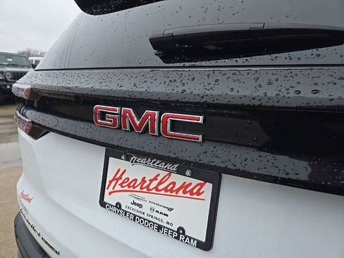 Used 2024 GMC Acadia Elevation image 22