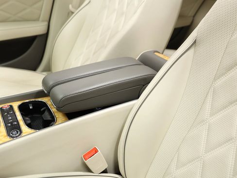 Used 2016 Bentley Flying Spur V8 image 19