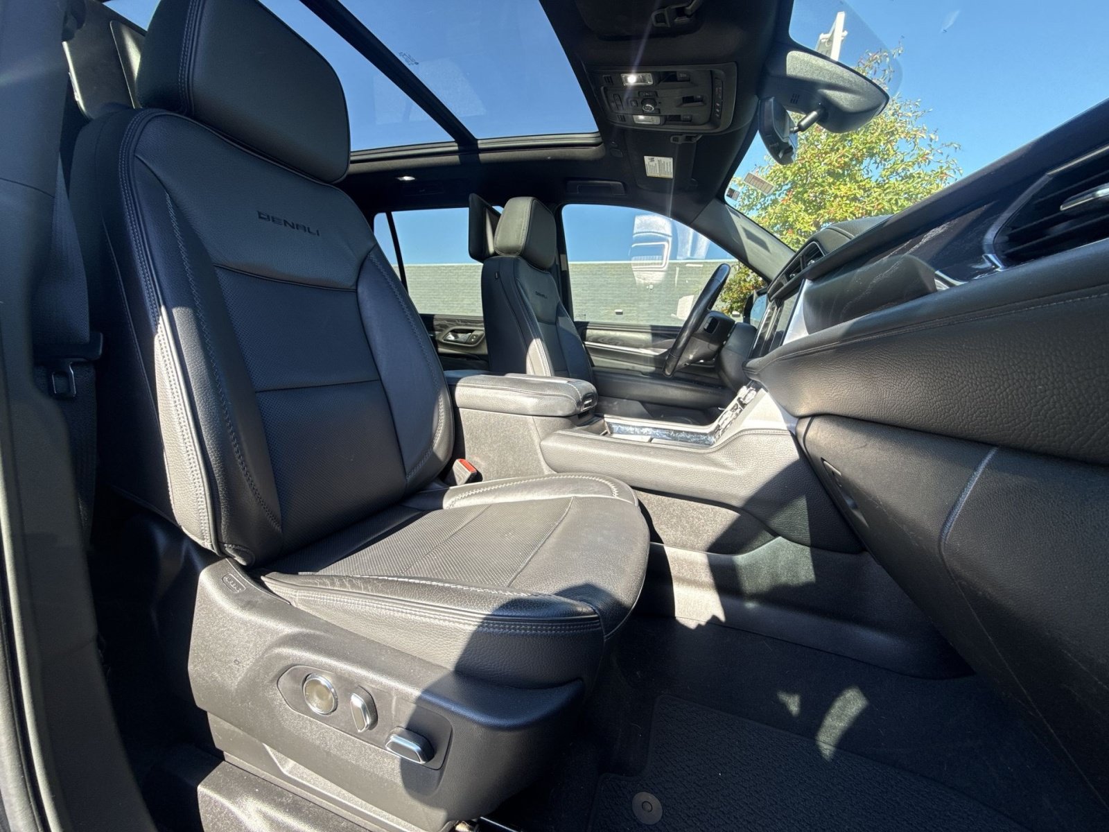 Used 2021 GMC Yukon Denali w/ Denali Premium Package AWD/4WD image 27