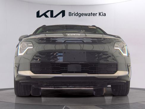 Used 2025 Kia Niro Wind w/ Wind Preserve Package FWD image 2