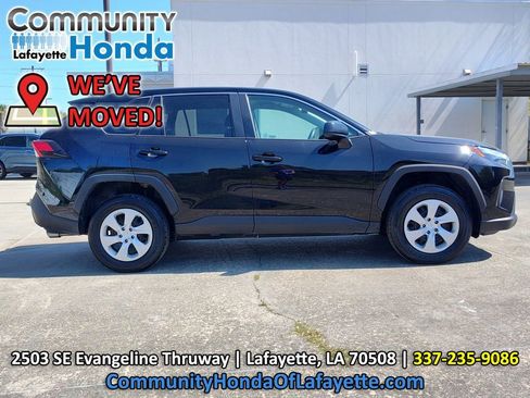 Used 2024 Toyota RAV4 LE AWD/4WD image 12