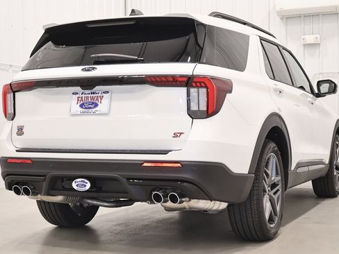 New 2026 Ford Explorer ST w/ Sun And Sound Package image 8