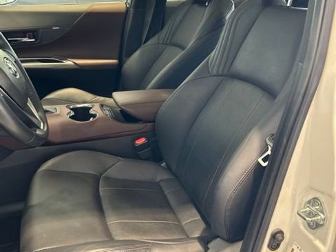 Used 2022 Toyota Venza Limited w/ Advanced Technology Package AWD/4WD image 8