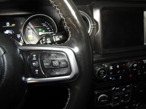 Used 2022 Jeep Wrangler Unlimited Sahara w/ Cold Weather Group AWD/4WD image 6