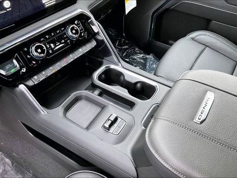 New 2026 GMC Sierra 3500 Denali w/ Denali Reserve Package image 9