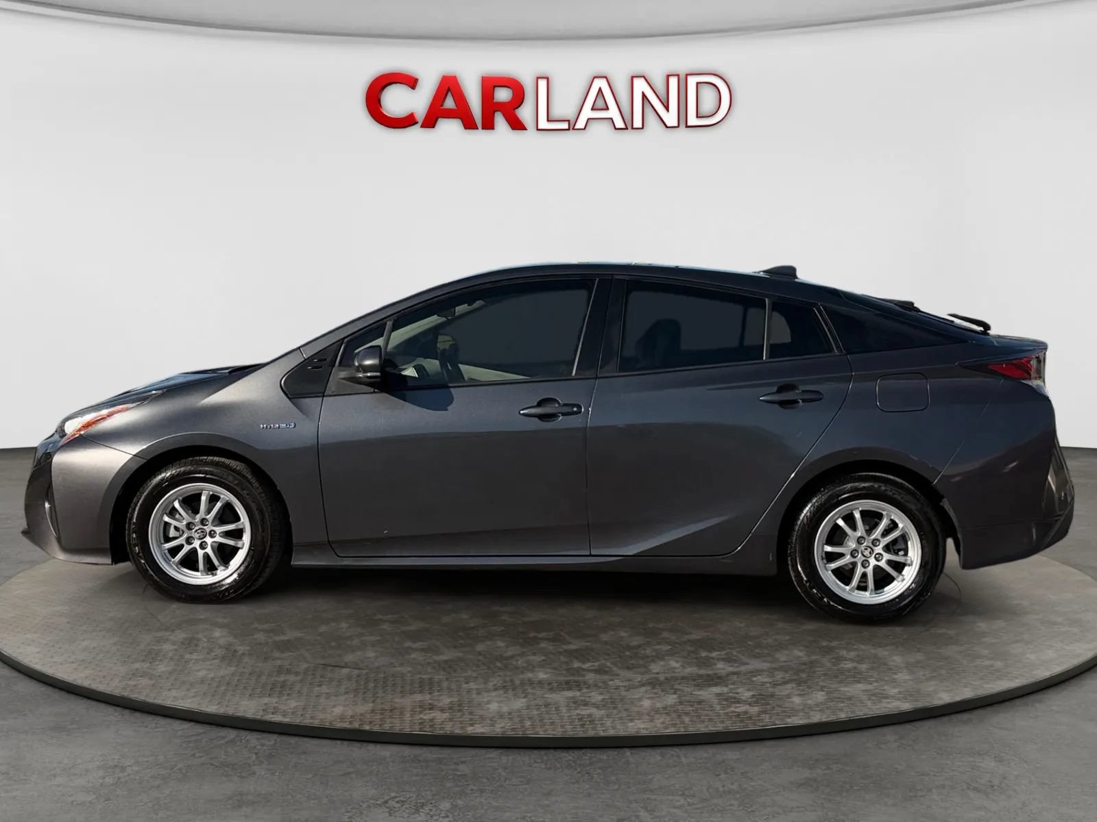 Used 2017 Toyota Prius Two FWD image 2