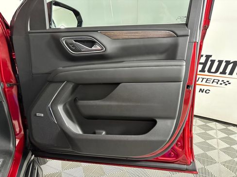 Used 2024 Chevrolet Suburban High Country RWD image 34