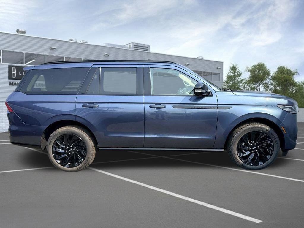 New 2027 Lincoln Navigator Reserve w/ Jet Appearance Package AWD/4WD image 3