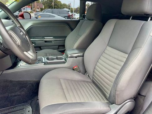 Used 2014 Dodge Challenger SXT RWD image 11