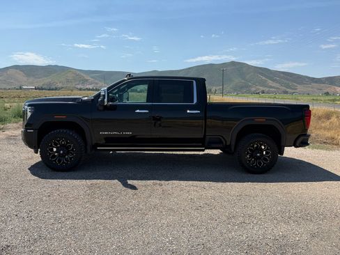 Used 2024 GMC Sierra 3500 Denali Ultimate AWD/4WD image 4