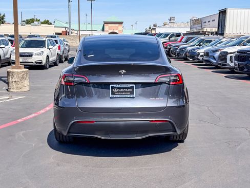Used 2022 Tesla Model Y Performance AWD/4WD image 3