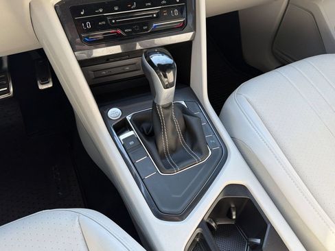 Used 2024 Volkswagen Tiguan SE R-Line FWD image 21