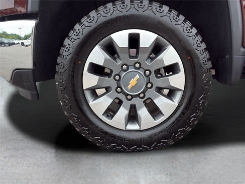 Used 2024 Chevrolet Silverado 2500 LT AWD/4WD image 30