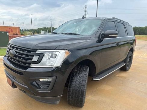 Used 2018 Ford Expedition XLT w/ Equipment Group 202A AWD/4WD image 1