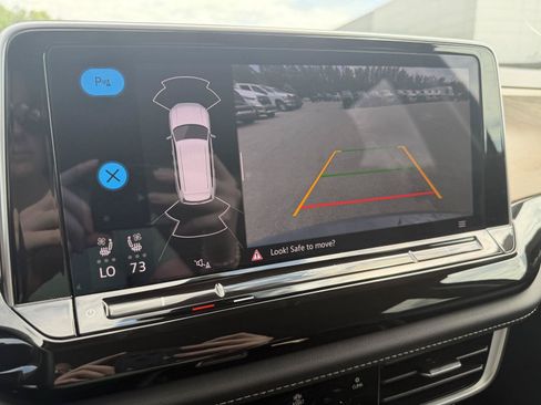 Used 2025 Volkswagen Atlas SE FWD image 12