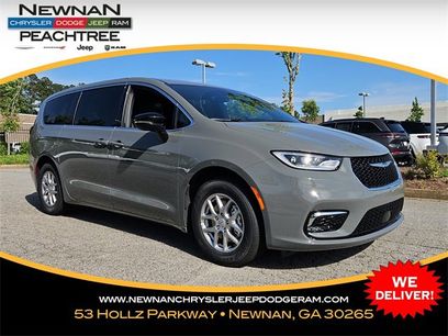 New 2025 Chrysler Pacifica Select