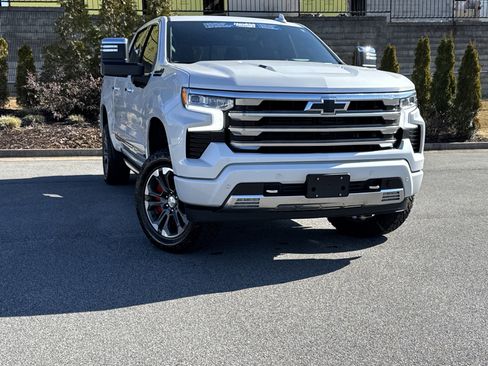 Used 2025 Chevrolet Silverado 1500 High Country image 2