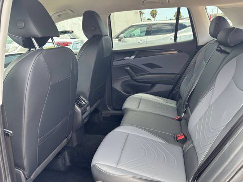 Used 2026 Volkswagen Tiguan SE AWD/4WD image 28