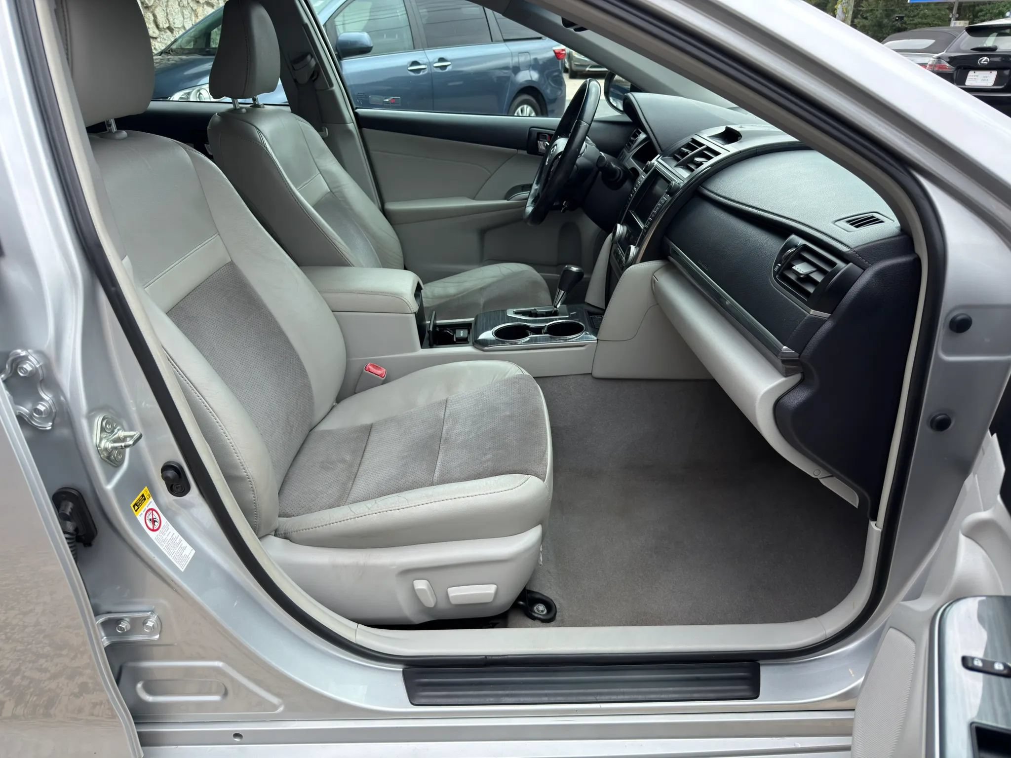 Used 2013 Toyota Camry XLE w/ Leather Pkg FWD image 21