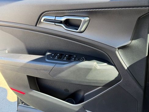 Used 2025 Kia Sportage LX image 27