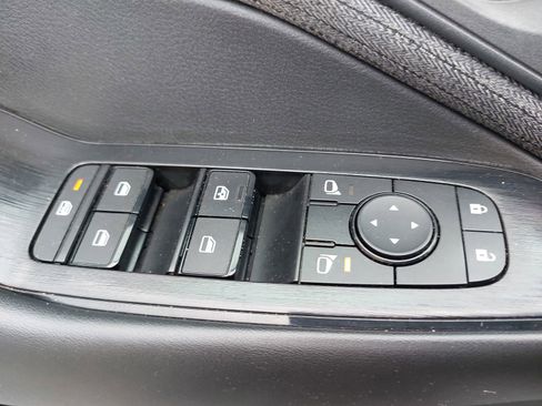 Used 2023 Nissan Rogue S image 27