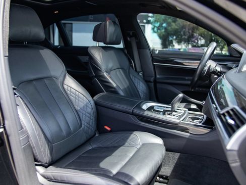 Used 2020 BMW 740i w/ M Sport Package RWD image 26