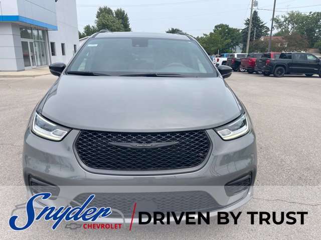 Used 2025 Chrysler Pacifica Limited FWD image 12