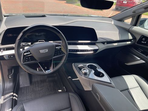 Used 2025 Cadillac Optiq Sport 2 w/ LPO, Floor Liner Package AWD/4WD image 30