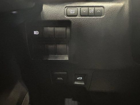 Used 2022 Lexus IS 300 w/ Comfort Package image 18