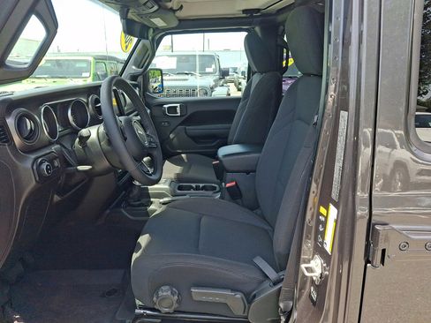 Used 2023 Jeep Gladiator Sport AWD/4WD image 23