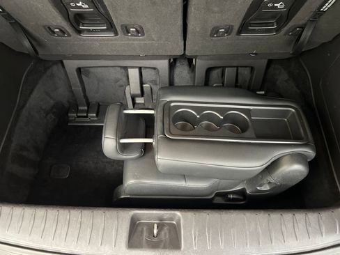 Used 2025 Kia Carnival FWD image 24