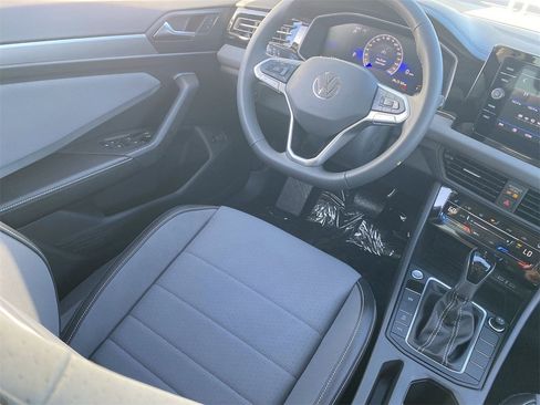 New 2026 Volkswagen Jetta SE image 10
