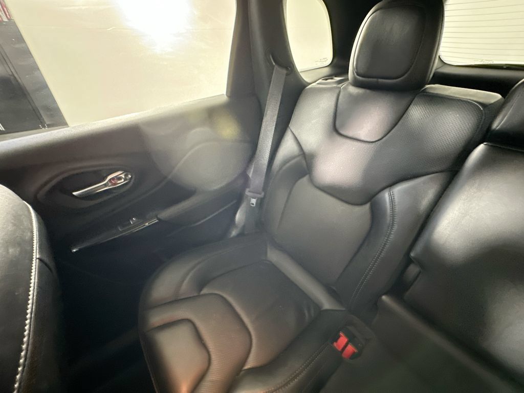 Used 2023 Jeep Cherokee Altitude Lux AWD/4WD image 12