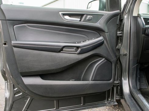 Used 2018 Ford Edge Titanium image 29