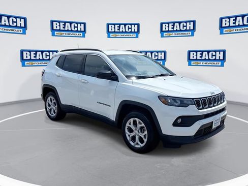 Used 2024 Jeep Compass Latitude AWD/4WD image 2