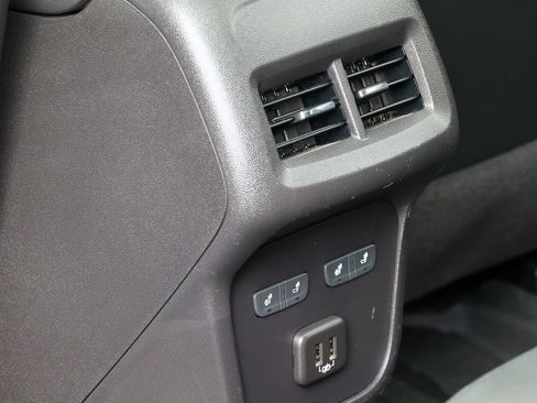 Used 2023 Chevrolet Equinox Premier FWD image 40