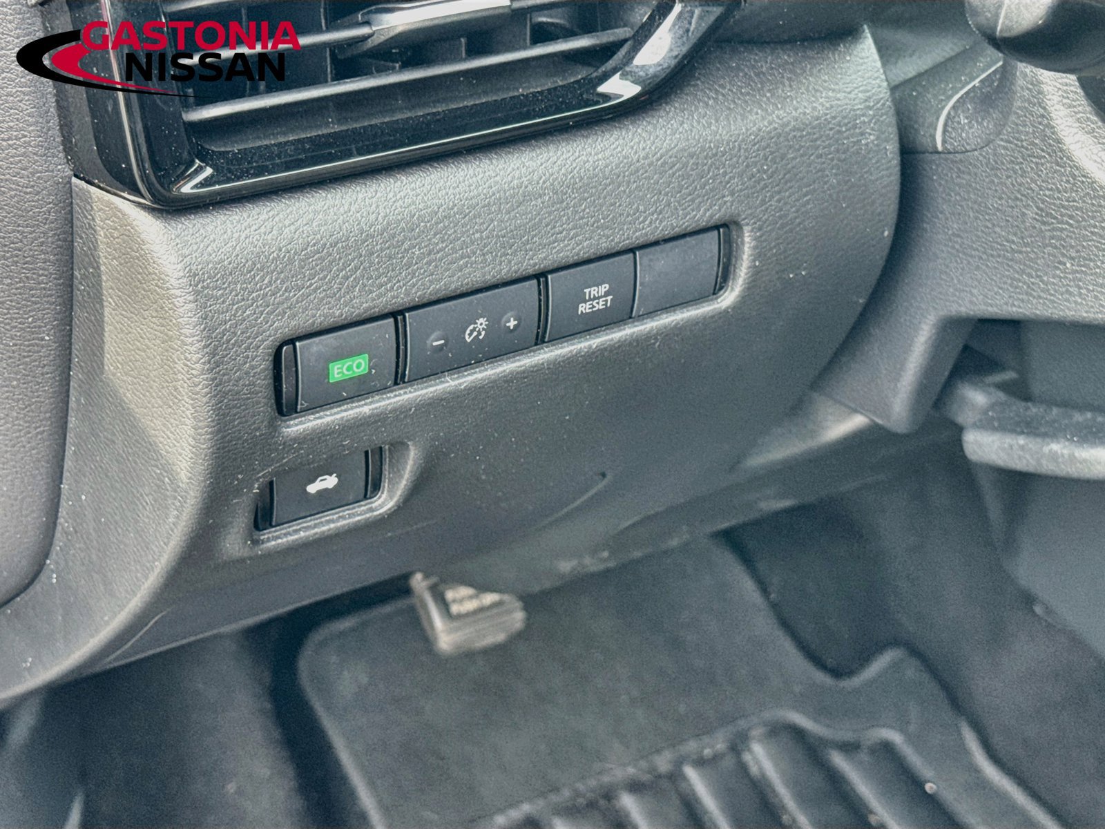 Used 2024 Nissan Sentra SV FWD image 13