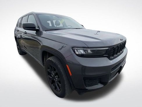 Used 2024 Jeep Grand Cherokee L Altitude image 14