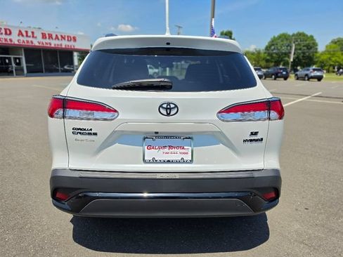 Used 2024 Toyota Corolla Cross AWD Hybrid w/ Moonroof Package image 6