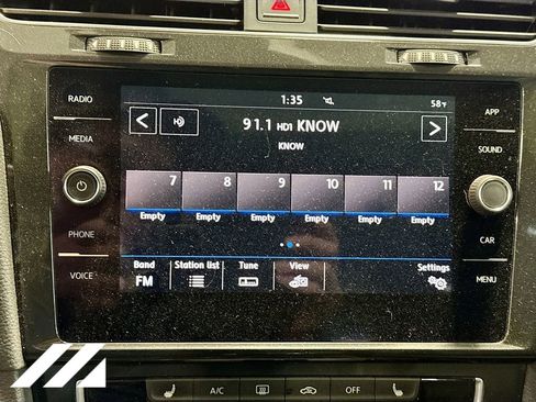 Used 2018 Volkswagen Golf SE FWD image 17