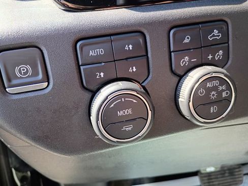 Used 2022 Chevrolet Silverado 1500 ZR2 AWD/4WD image 33