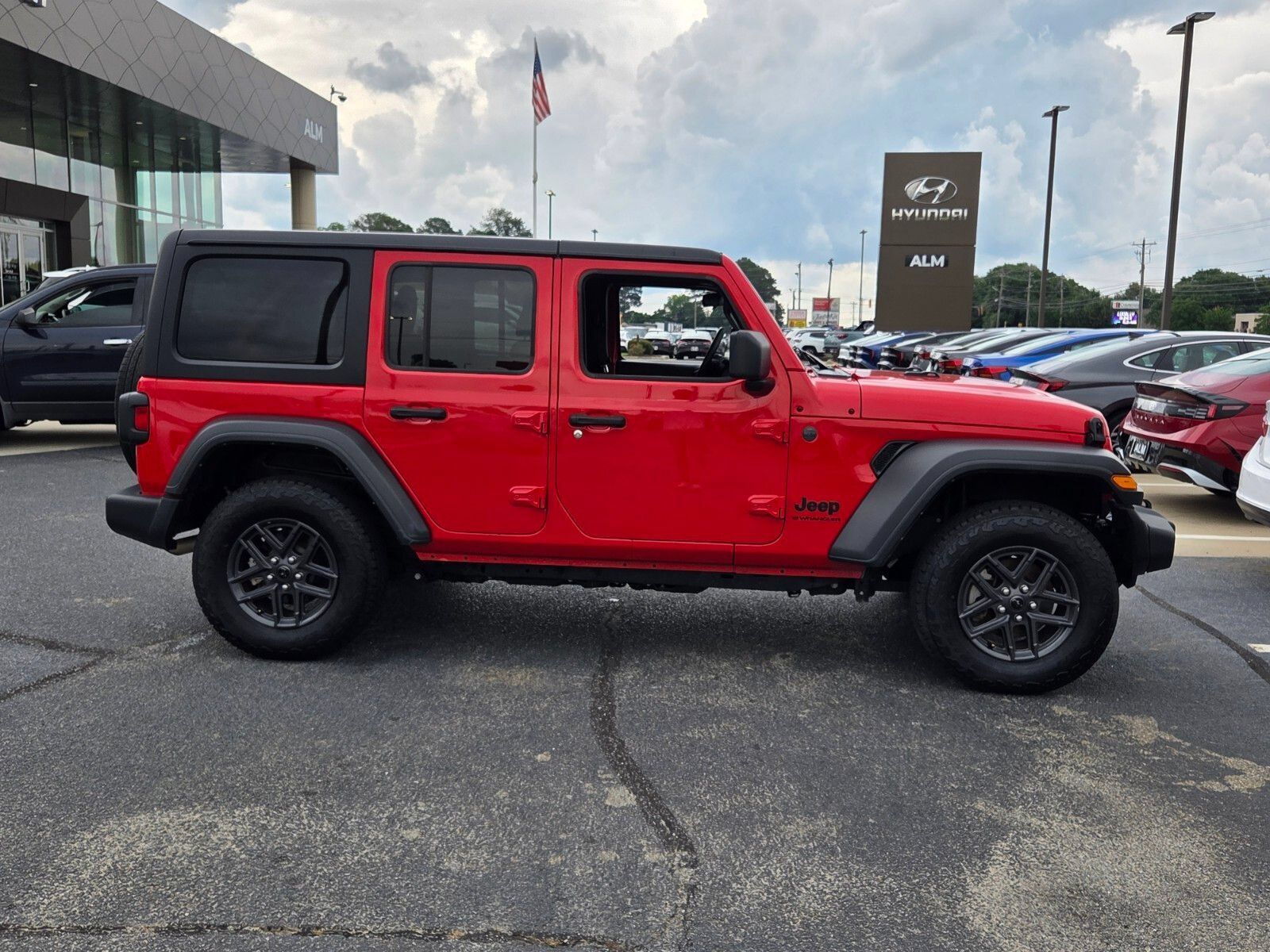 Used 2025 Jeep Wrangler Unlimited Sport AWD/4WD image 13