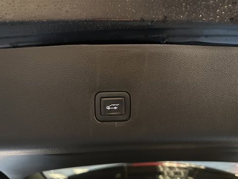 Used 2020 Chevrolet Traverse LT image 10