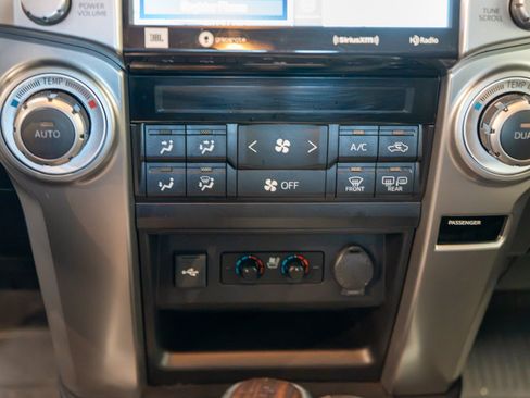 Used 2020 Toyota 4Runner Limited AWD/4WD image 33