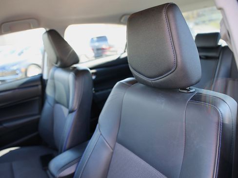 Used 2018 Toyota Corolla SE image 18