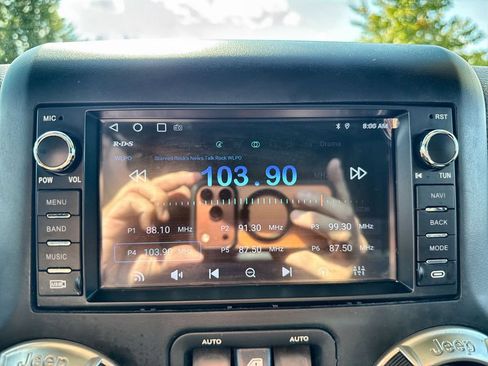 Used 2017 Jeep Wrangler Unlimited Sahara AWD/4WD image 21