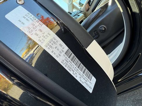 Used 2017 Chrysler Pacifica Touring-L image 21