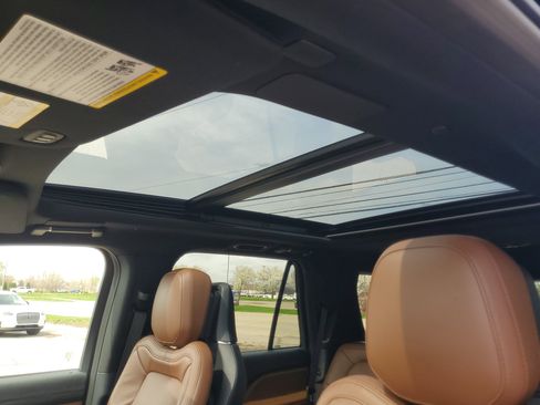 Used 2023 Lincoln Navigator Reserve image 11