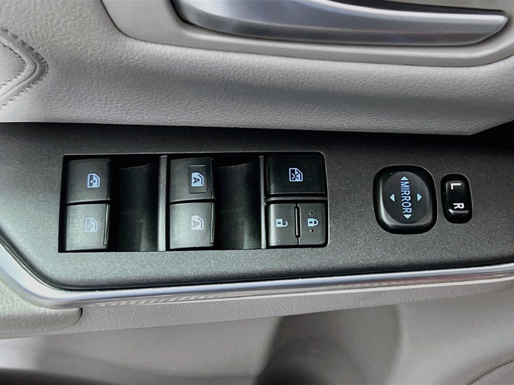 Used 2016 Toyota Camry XLE FWD image 16