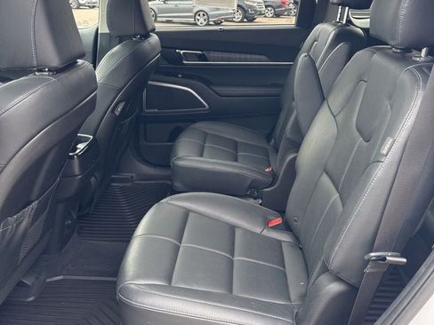 Used 2024 Kia Telluride EX w/ EX Captain's Chair Package AWD/4WD image 25
